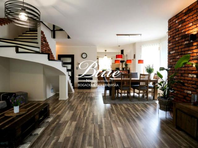Dom 163,10 m², Dobra