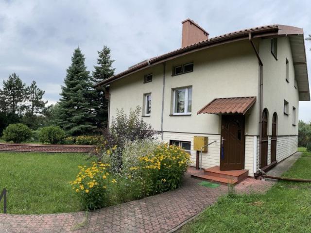 Dom 180 m² z garażem, ogród i potencjał aranżacji
