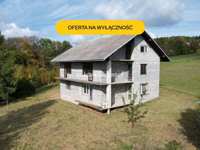 Dom 192 m2 z 7 pokojami i tarasem – stan surowy