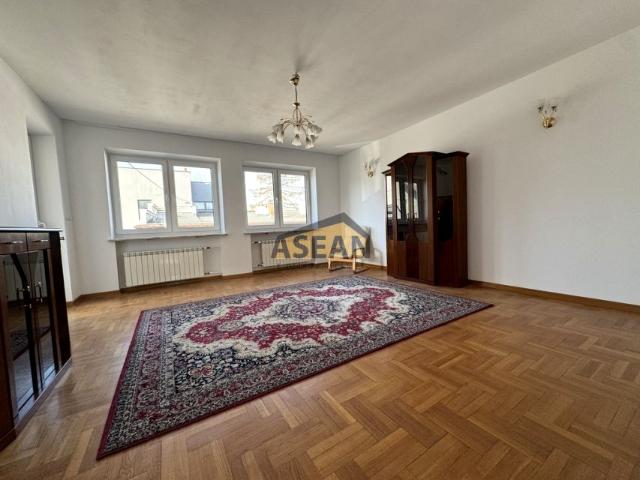 Dom 200 m², Janki