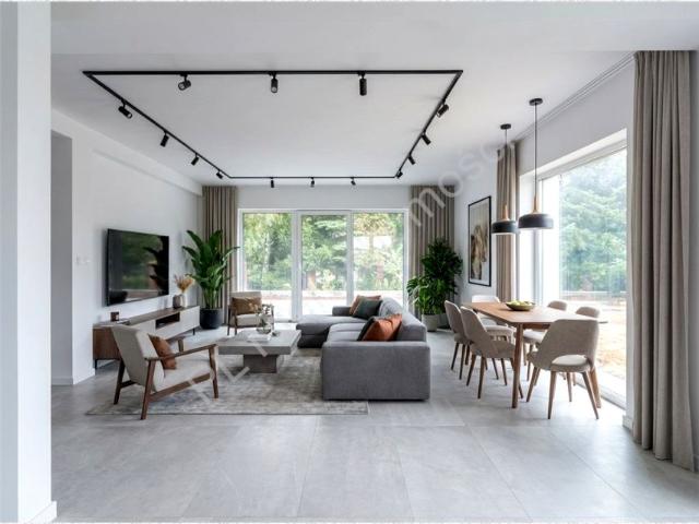 Dom 210 m², Janki