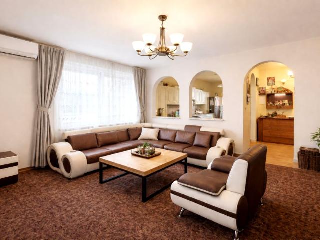 Dom 220 m², Raszyn