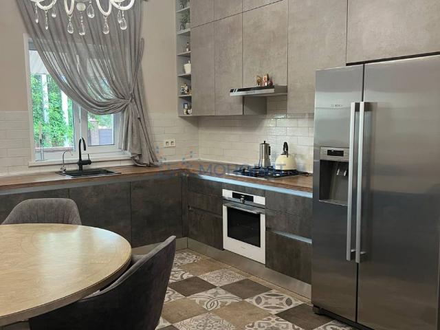 дом 242 m2 Ройка
