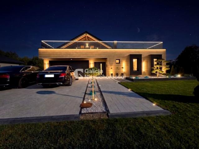 Dom 272 m², Krasne