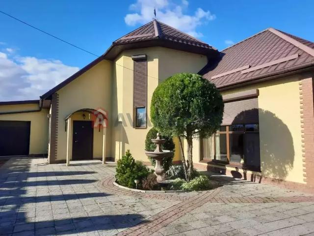 дом 287 m2 Подгородное