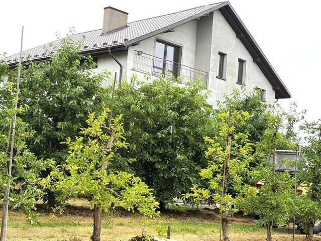 Dom 280 m2 z dochodowym sadem i chłodniami