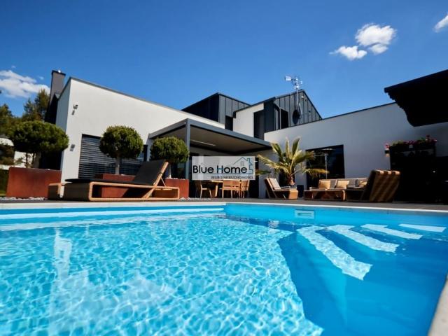 Dom 338 m², Rozgarty