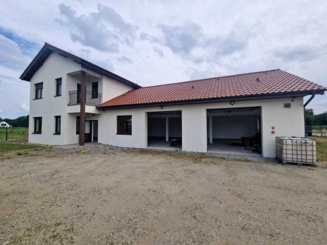 Dom 330 m², Jelcz Laskowice