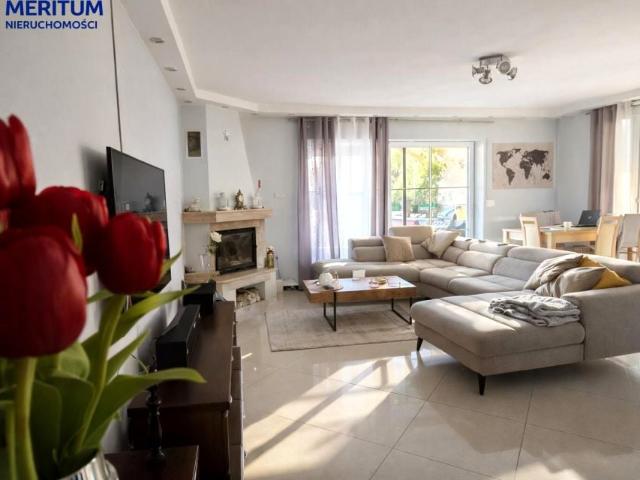 Dom 330 m², Odrano Wola