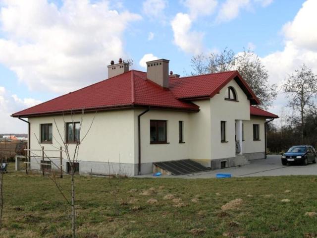 Dom 360 m², Motycz