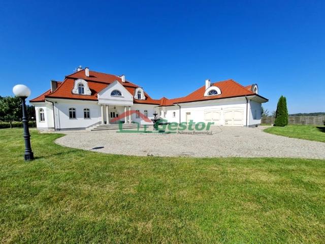 Dom 450 m², Brzeg