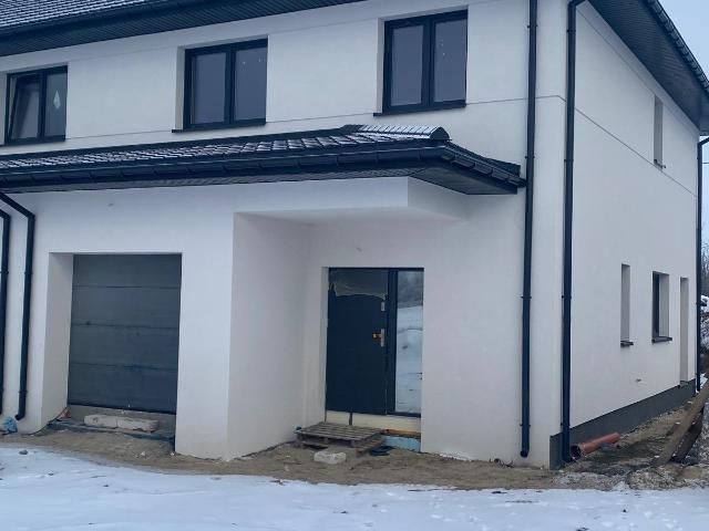 Dom bliźniak 136m2 z garażem, działką 525m2, stan deweloperski