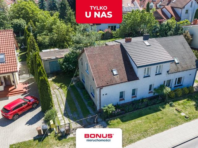 Dom bliźniak z dużym garażem i potencjałem do własnej aranżacji