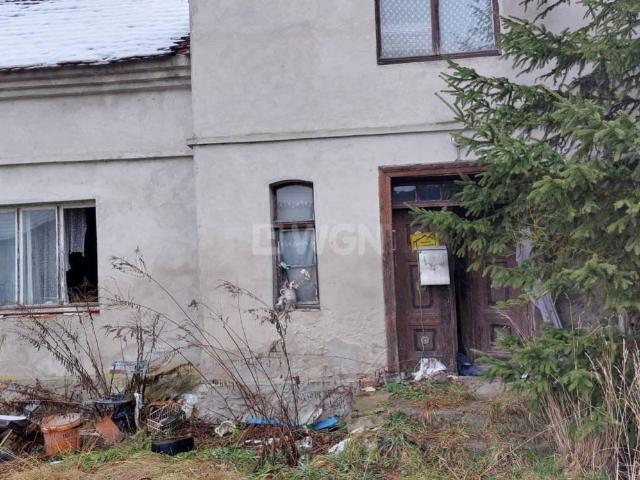 Dom do remontu z dużym potencjałem i dwoma budynkami gospodarczych