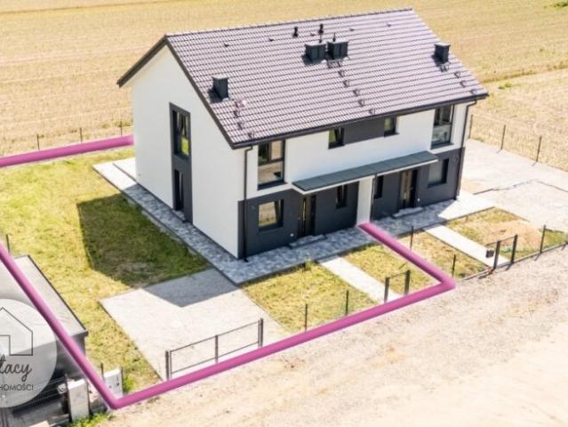 Dom dwulokalowy z ogrzewaniem podłogowym i światłowodem