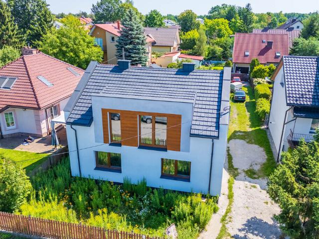 Dom, Kobyłka, Leszka, 151.50 m², sprzedam dom