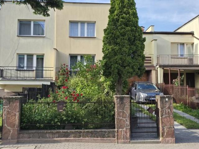 Dom jednorodzinny &gt  120 m2 &gt  działka 230 m2