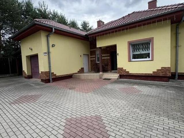 Dom jednorodzinny o pow. 220 m2 cał do zamieszkania, super
