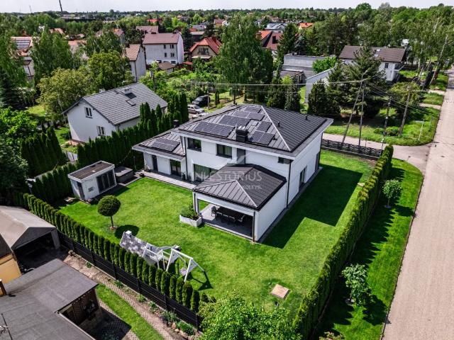 Dom na sprzedaż 5 pokoi Błonie, 273 m2, działka 950 m2