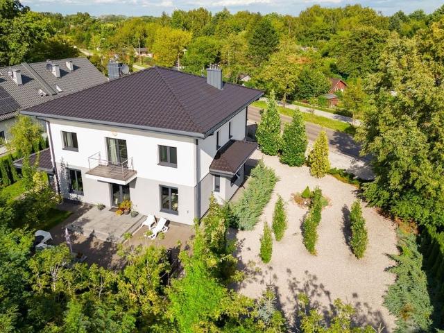 Dom na sprzedaż 5 pokoi Brwinów, 260 m2, działka 1081 m2