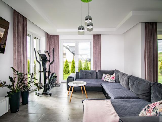 Dom na sprzedaż 5 pokoi Dynów, 158,94 m2, działka 3064 m2