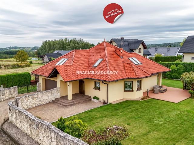 Dom na sprzedaż 6 pokoi wielicki, 242 m2, działka 1700 m2
