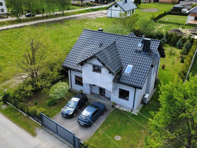 Dom na sprzedaż 6 pokoi wrocławski, 177,45 m2, działka 900 m2