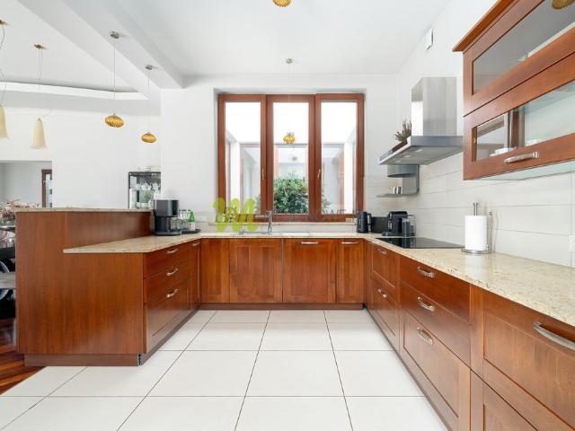 Dom na sprzedaż 7 pokoi poznański, 598,80 m2, działka 2000 m2