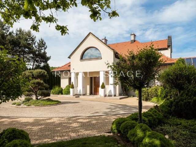 Dom na sprzedaż 8 pokoi krakowski, 708,88 m2, działka 13466 m2