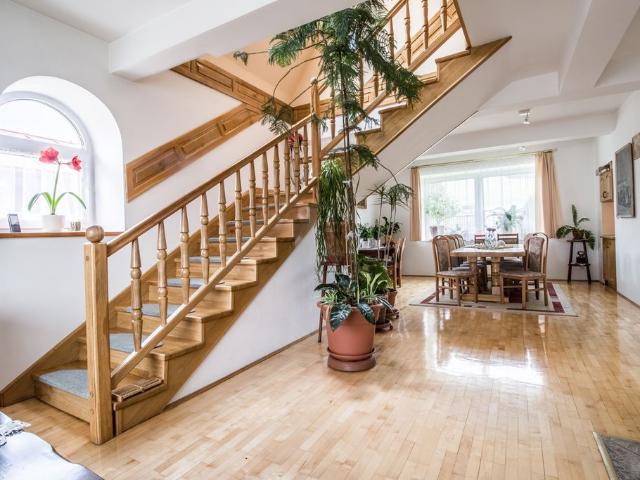 Dom na sprzedaż 9 pokoi nowosądecki, 250 m2, działka 901 m2