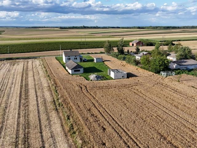 Dom na sprzedaż 2 pokoje opatowski, 135 m2, działka 3829 m2
