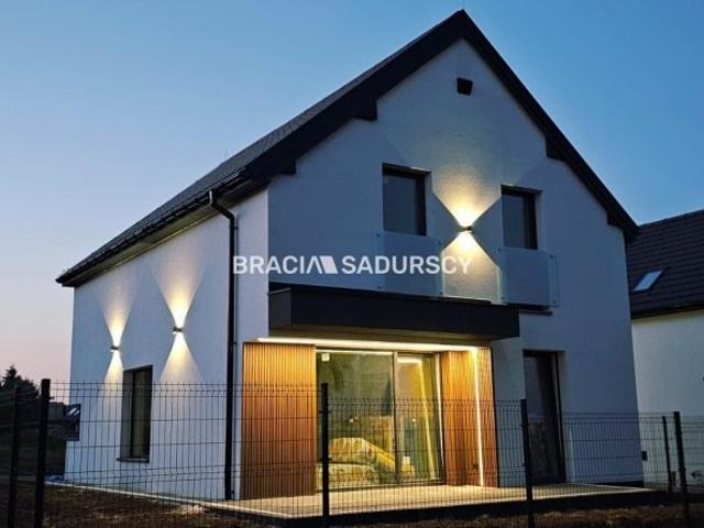 Dom na sprzedaż woj. małopolskie. gm. Kocmyrzów Luborzyca, 899 000 PLN, 140,00 m2