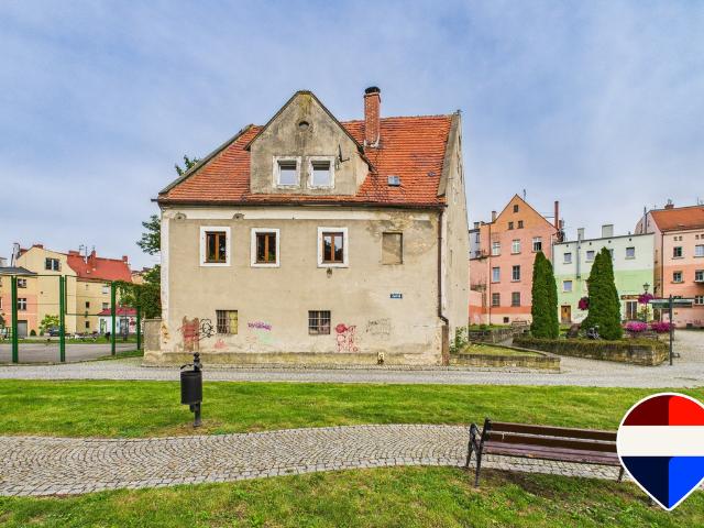 Dom na sprzedaż, Zaułek