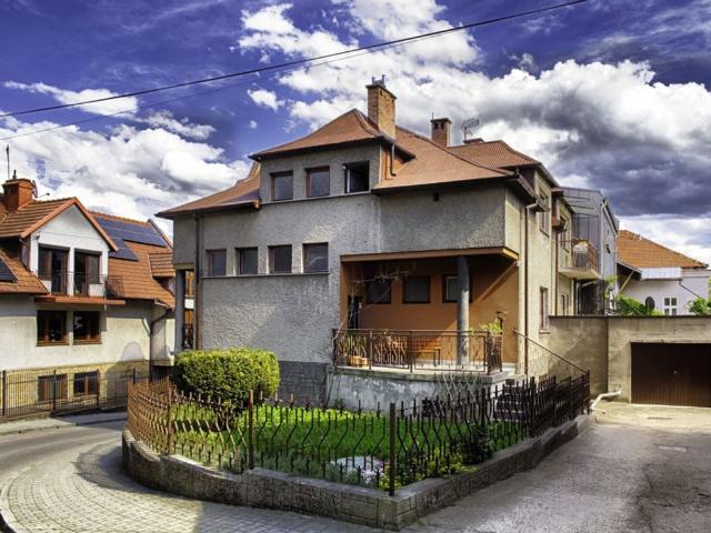 Dom na sprzedaż, Benesza