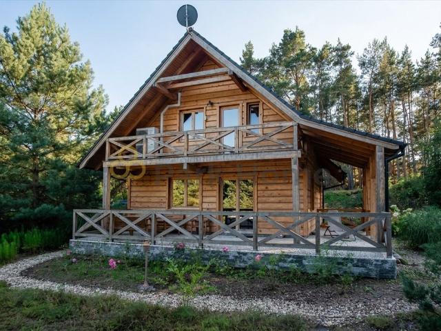 Dom nad jeziorem z basenem i tarasem 120 m²