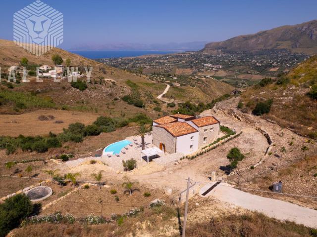 Dom sprzedam, Scopello, 290 m2, cena: 1 900 000 zł