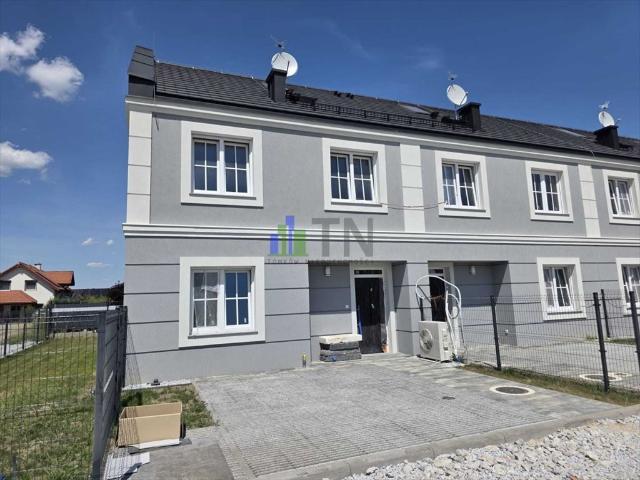 Dom szeregowy 130m2 z poddaszem i 2 miejscami parkingowymi