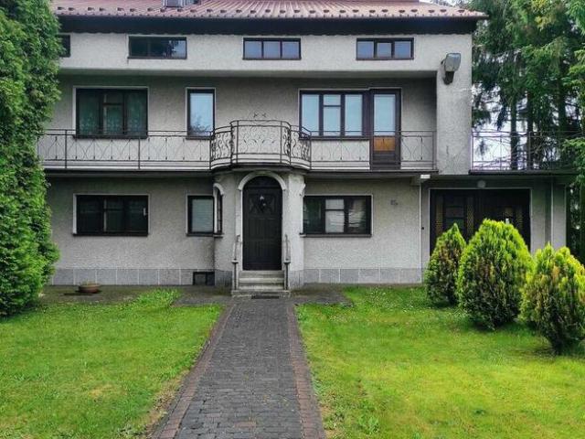 Dom pod Krakowem 270 m2 na dużej atrakcyjnej działce 16,3 ara