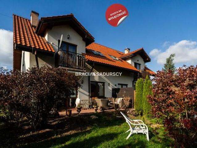 Dom Rząska gm. Zabierzów, Półkole