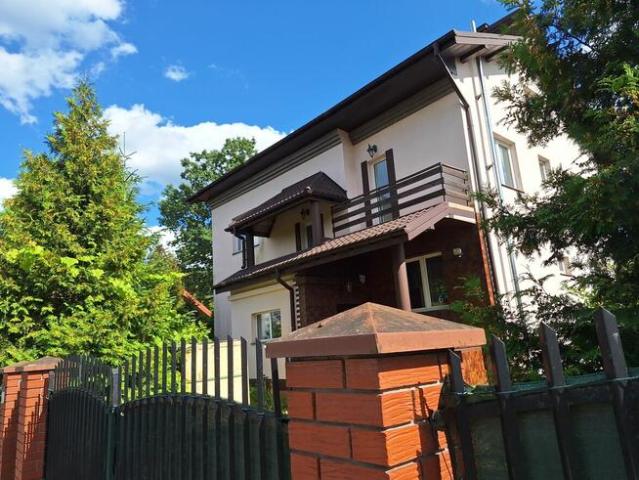 Dom w Markach, z mozliwoscia dwóch mieszkań dwupokoleniowych