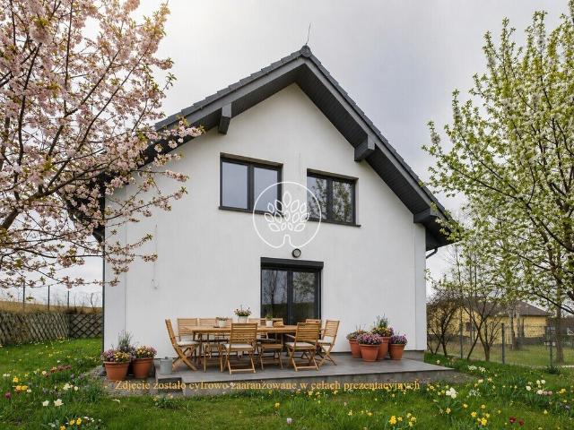 Dom w Pilicy 146 m², taras, garaż, gotowy do zamieszkania
