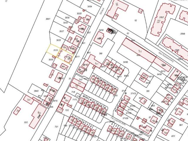 Dom wielorodzinny 202 m² z ogrodem i budynkami gospodarczymi