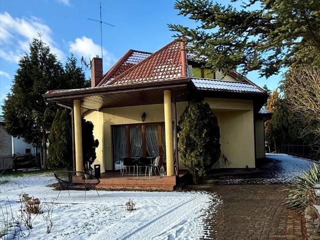 Dom z 6 pokojami, garaż i dostęp do rzeki Bzury