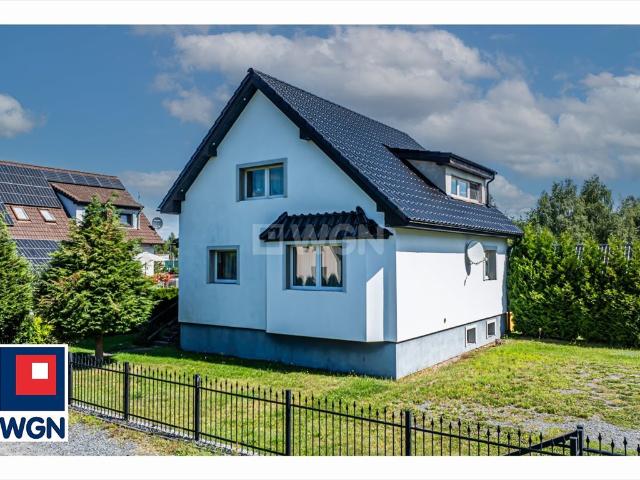 Dom z 2 niezależnymi mieszkaniami 120 m² działka 700 m²