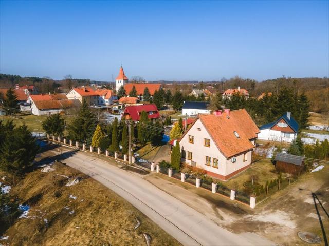 Dom z wynajmowaną częścią i dużą działką na Mazurach