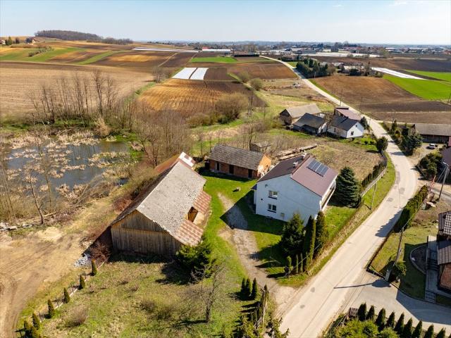 Dom z zabudową gospodarczą i polem ornym, 220 m2