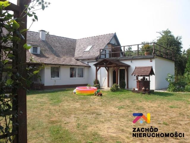 Dom z basenem i dochodem 10 tys. zł miesięcznie