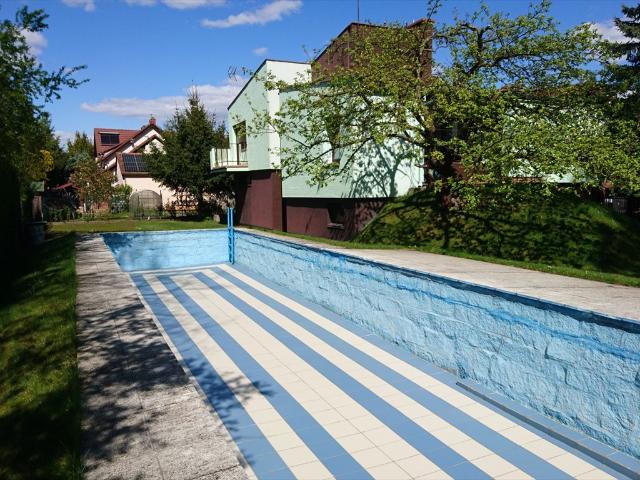 Polecam dom z basenem 200 m² w spokojnej okolicy Wrocławia