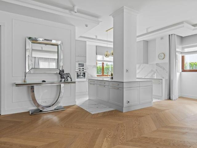 Dom z basenem 290 m2 Wilanow 6 pokoi ogród garaż