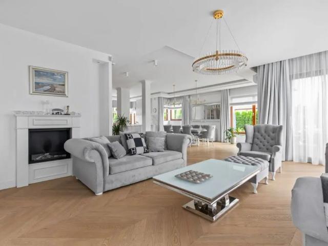 Dom z basenem 290 m2 Wilanow 6 pokoi ogród garaż